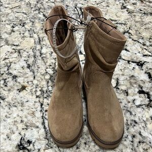 White Mountain Sz12 Kid’s Tan Suede Ankle Boots